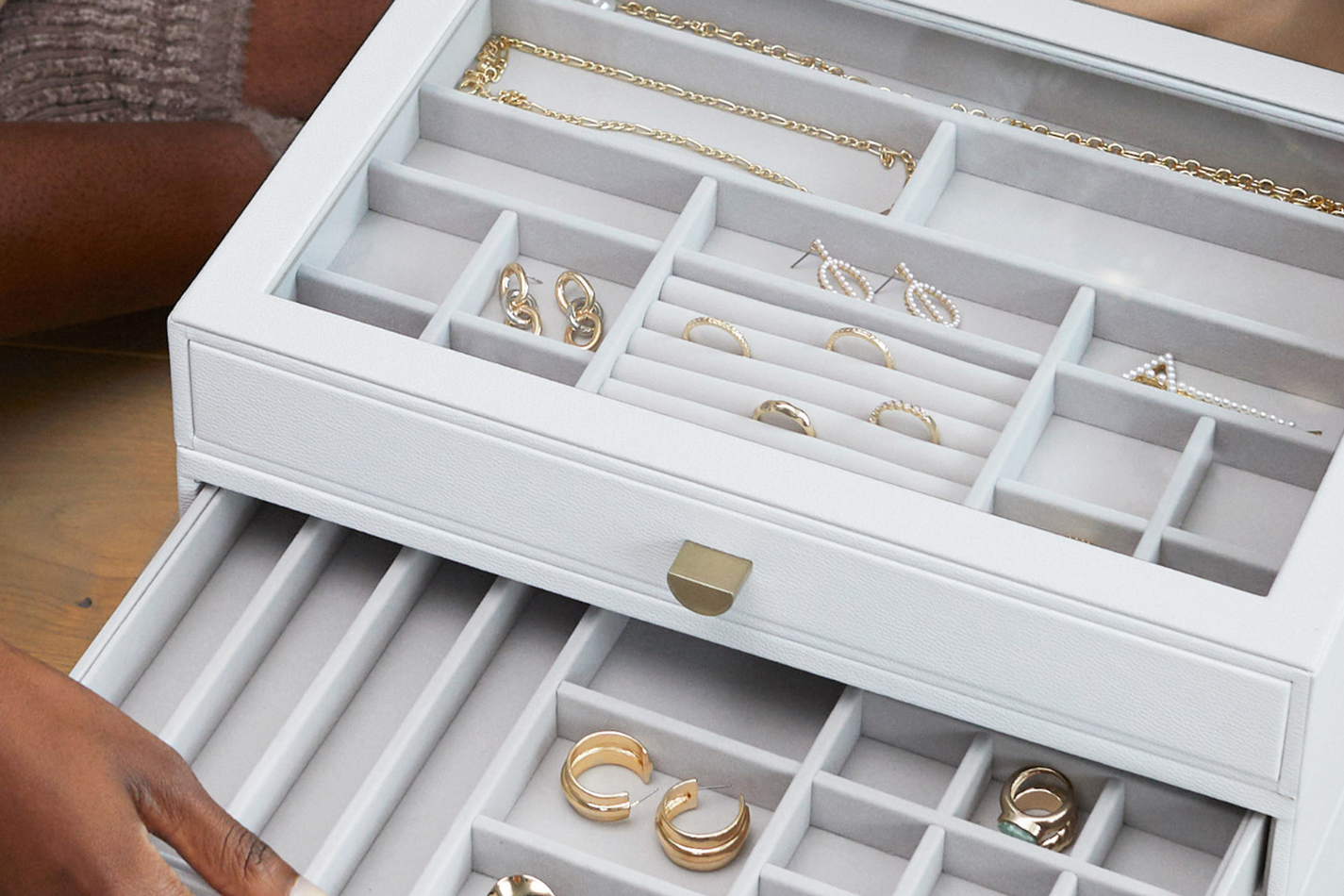How to organise your jewellery collection